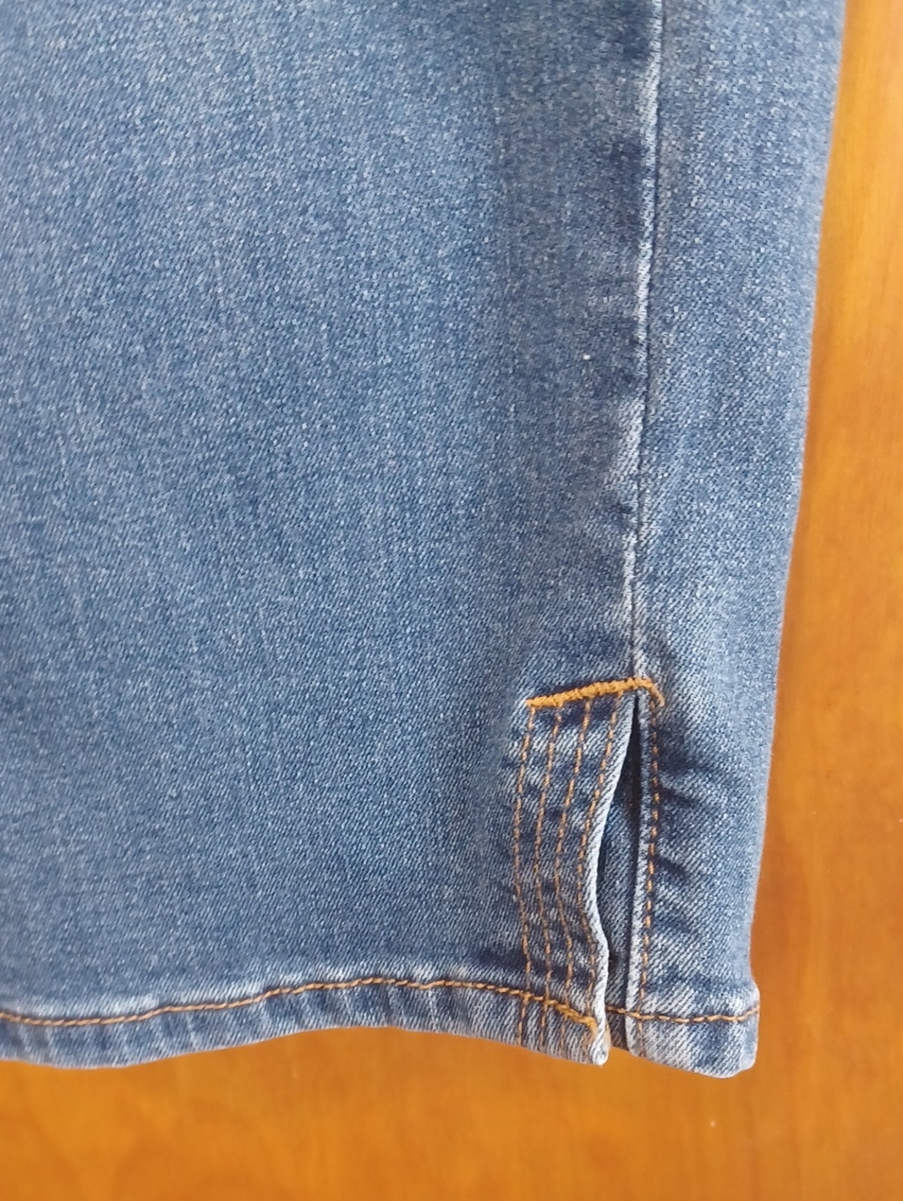 Gloria Vanderbilt Midwash Denim Capris Sz16. L.20".R.11.5".W.35".Slits On Leg. - Picture 4 of 8
